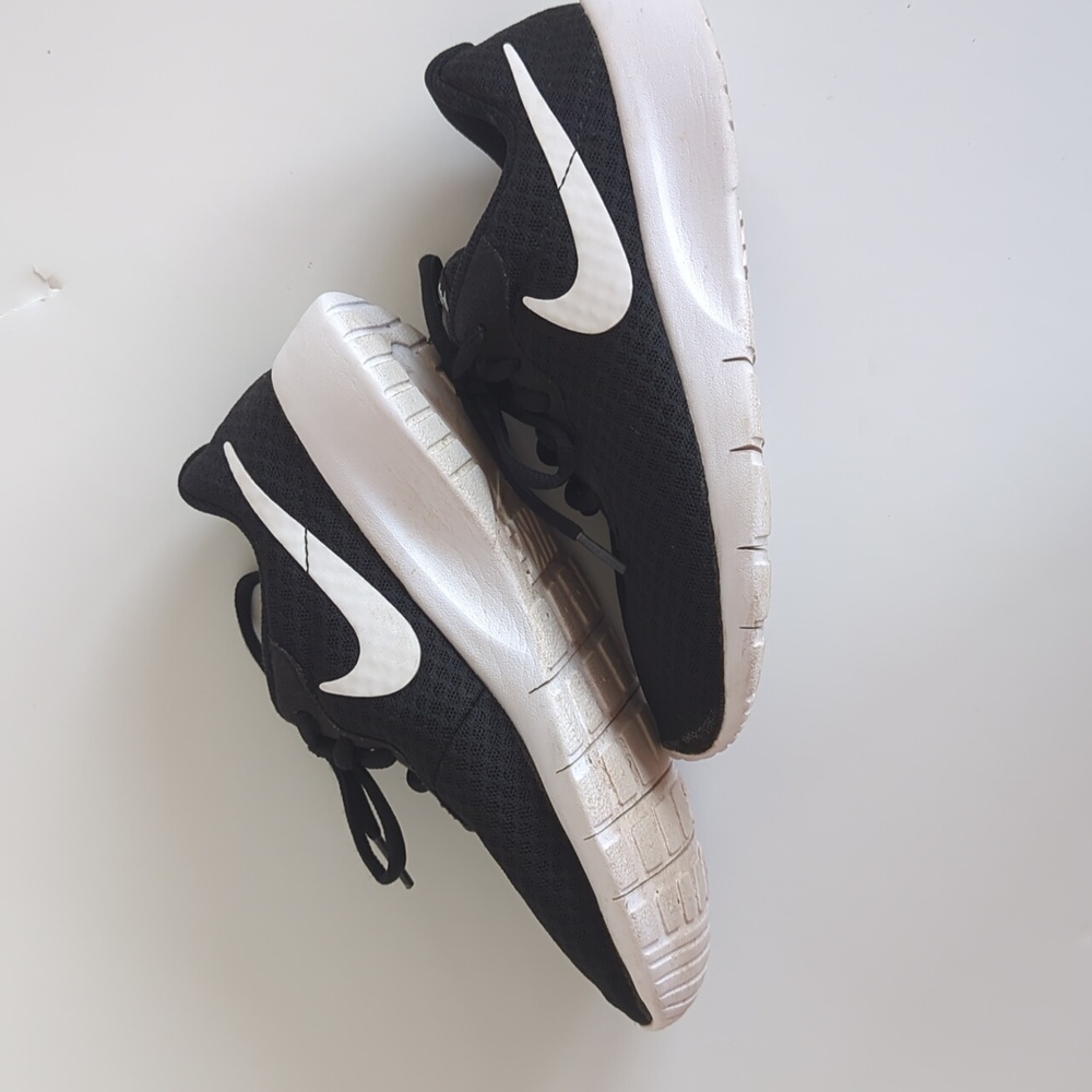 Nike shoes Size 3.5Y - Picture 5 of 9